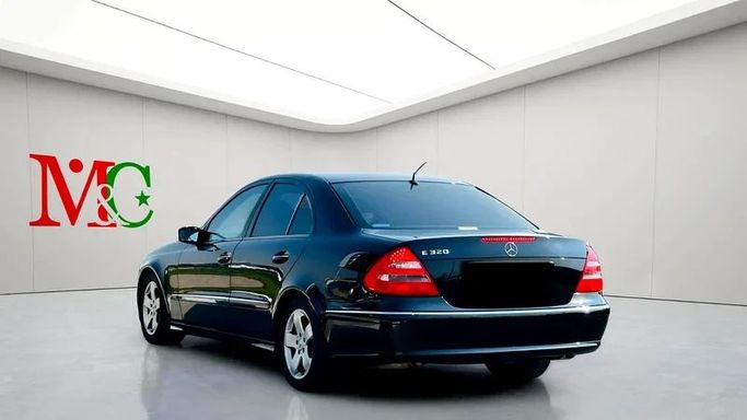 Подержанный Mercedes-Benz E-Class 320 III (W211, S211), 3.2 л, 2004 в Дубае от Mirza Automobile FZE Черный цвет. Японская | AUTO.AE