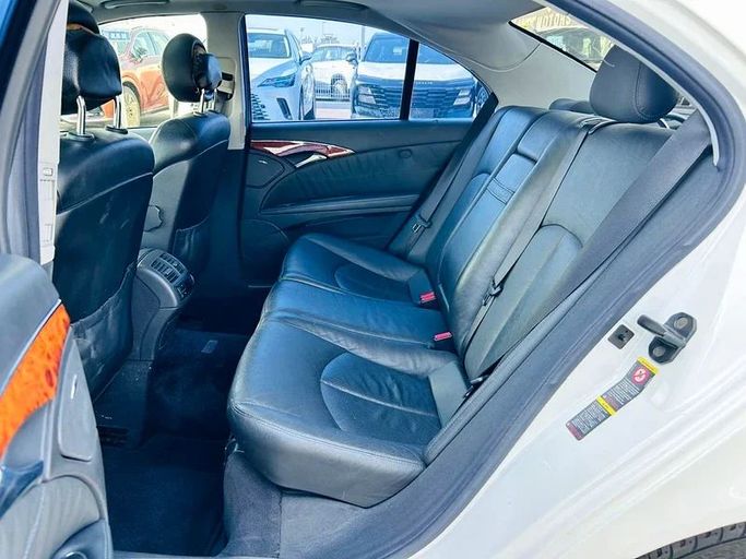 Подержанный Mercedes-Benz E-Class 240 III (W211, S211), 2.6 л, 2002 в Дубае от Mirza Automobile FZE Белый цвет. Японская | AUTO.AE