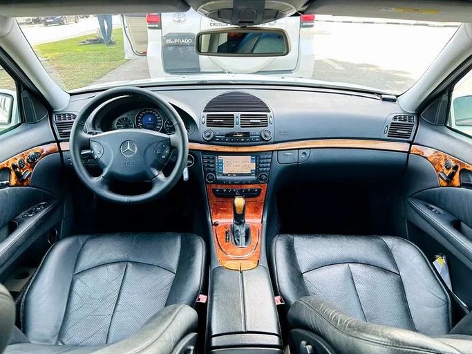 Подержанный Mercedes-Benz E-Class 240 III (W211, S211), 2.6 л, 2002 в Дубае от Mirza Automobile FZE Белый цвет. Японская | AUTO.AE