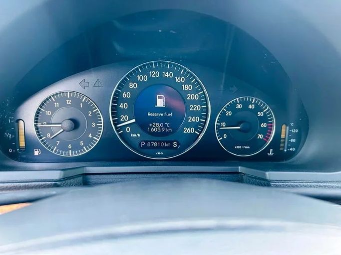 Подержанный Mercedes-Benz E-Class 240 III (W211, S211), 2.6 л, 2002 в Дубае от Mirza Automobile FZE Белый цвет. Японская | AUTO.AE