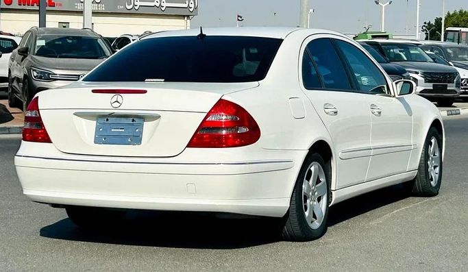 Подержанный Mercedes-Benz E-Class 240 III (W211, S211), 2.6 л, 2002 в Дубае от Mirza Automobile FZE Белый цвет. Японская | AUTO.AE