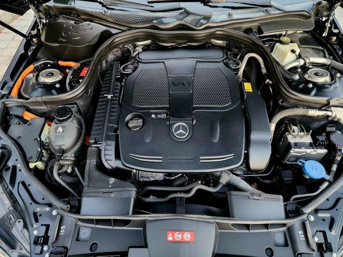 Used Mercedes-Benz E-Class 300 CDI BlueTEC IV (W212, S212, C207) Facelift, 2.1 l, 2014 in Dubai, Black color. Japanese Specs | AUTO.AE