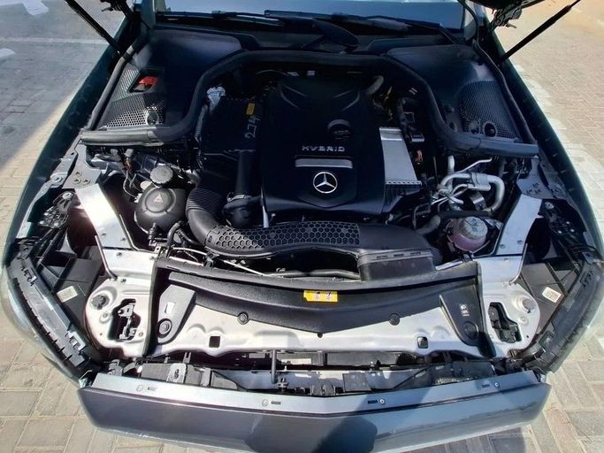 Подержанный Mercedes-Benz E-Class 300 e V (W213, S213, C238), 2.0 л, 2019 в Дубае от Barkat Alrahmen Motors Серый цвет. Корейская | AUTO.AE