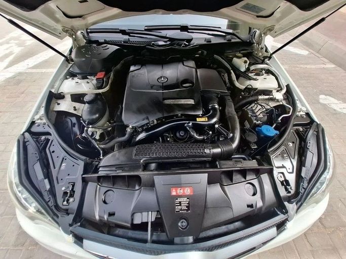 Подержанный Mercedes-Benz E-Class 200 IV (W212, S212, C207) Рестайлинг, 2.0 л, 2015 в Дубае от Barkat Alrahmen Motors Белый цвет. Корейская | AUTO.AE