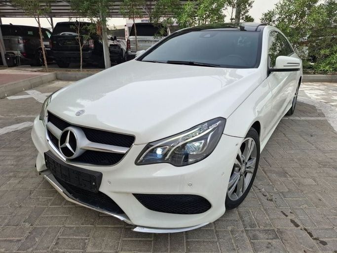 Подержанный Mercedes-Benz E-Class 200 IV (W212, S212, C207) Рестайлинг, 2.0 л, 2015 в Дубае от Barkat Alrahmen Motors Белый цвет. Корейская | AUTO.AE