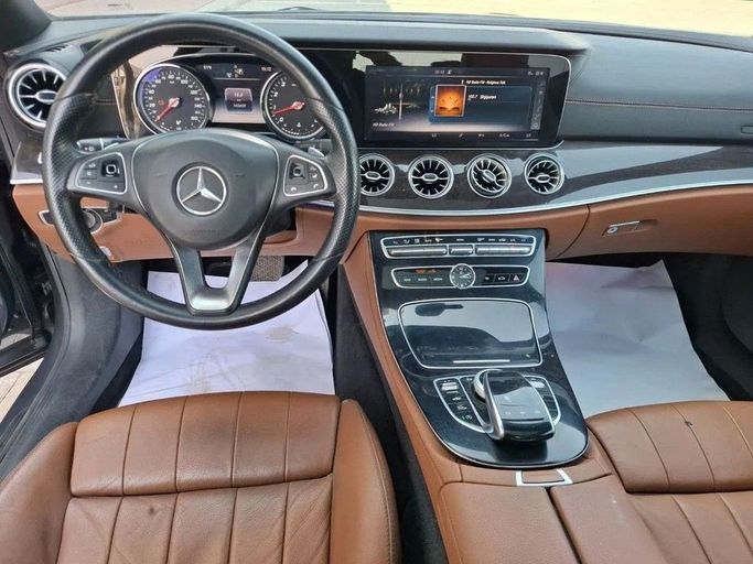 Подержанный Mercedes-Benz E-Class 400 V (W213, S213, C238), 3.0 л, 2018 в Дубае от Barkat Alrahmen Motors Серый цвет. Американская | AUTO.AE
