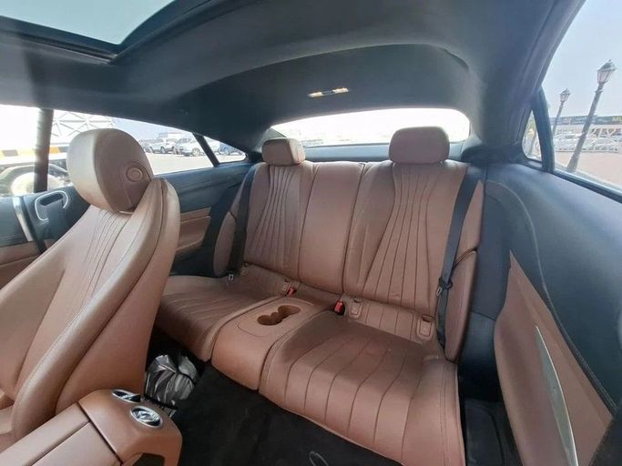 Подержанный Mercedes-Benz E-Class 400 V (W213, S213, C238), 3.0 л, 2018 в Дубае от Barkat Alrahmen Motors Серый цвет. Американская | AUTO.AE