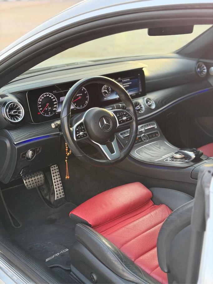 Подержанный Mercedes-Benz E-Class 450 V (W213, S213, C238) Рестайлинг, 3.0 л, 2020 в Дубае Серебристый цвет. Американская | AUTO.AE