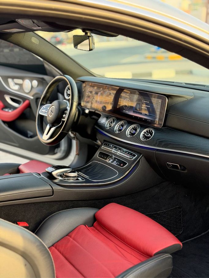 Подержанный Mercedes-Benz E-Class 450 V (W213, S213, C238) Рестайлинг, 3.0 л, 2020 в Дубае Серебристый цвет. Американская | AUTO.AE