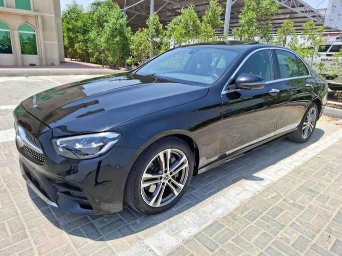 Подержанный Mercedes-Benz E-Class 350 V (W213, S213, C238) Рестайлинг, 2.0 л, 2021 в Дубае от Barkat Alrahmen Motors Черный цвет. Американская | AUTO.AE