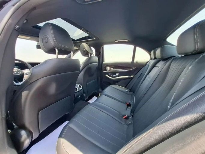 Подержанный Mercedes-Benz E-Class 350 V (W213, S213, C238) Рестайлинг, 2.0 л, 2021 в Дубае от Barkat Alrahmen Motors Черный цвет. Американская | AUTO.AE