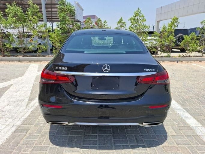 Подержанный Mercedes-Benz E-Class 350 V (W213, S213, C238) Рестайлинг, 2.0 л, 2021 в Дубае от Barkat Alrahmen Motors Черный цвет. Американская | AUTO.AE