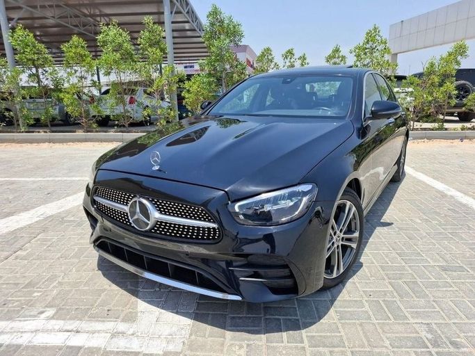 Подержанный Mercedes-Benz E-Class 350 V (W213, S213, C238) Рестайлинг, 2.0 л, 2021 в Дубае от Barkat Alrahmen Motors Черный цвет. Американская | AUTO.AE