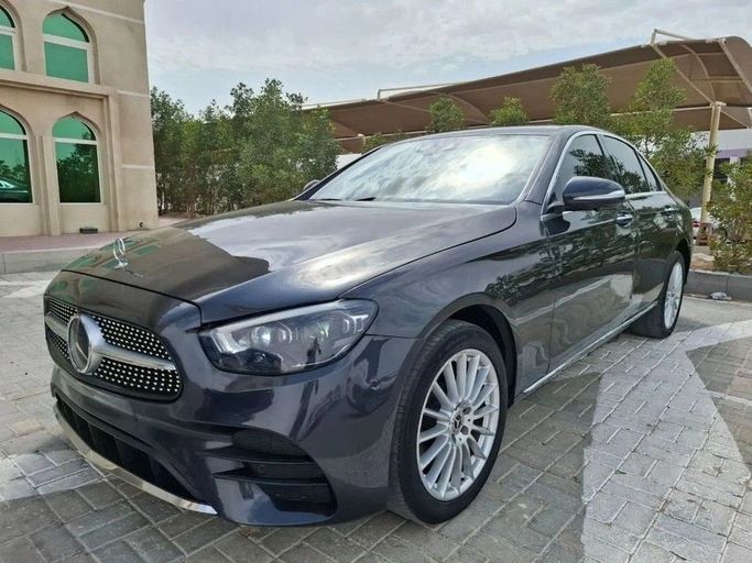 Подержанный Mercedes-Benz E-Class 220 d V (W213, S213, C238), 1.9 л, 2021 в Дубае от Barkat Alrahmen Motors Черный цвет. Корейская | AUTO.AE
