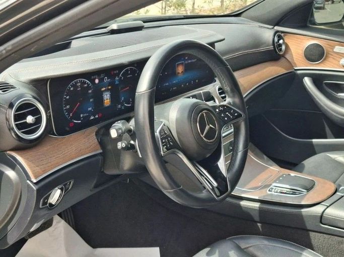 Подержанный Mercedes-Benz E-Class 220 d V (W213, S213, C238), 1.9 л, 2021 в Дубае от Barkat Alrahmen Motors Черный цвет. Корейская | AUTO.AE