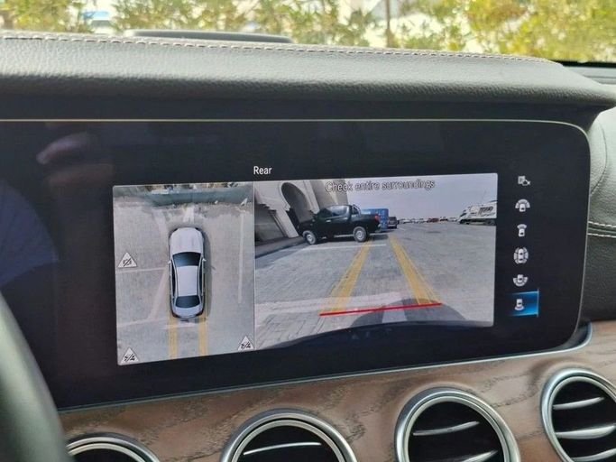 Подержанный Mercedes-Benz E-Class 220 d V (W213, S213, C238), 1.9 л, 2021 в Дубае от Barkat Alrahmen Motors Черный цвет. Корейская | AUTO.AE