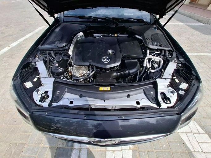 Подержанный Mercedes-Benz E-Class 220 d V (W213, S213, C238), 1.9 л, 2021 в Дубае от Barkat Alrahmen Motors Черный цвет. Корейская | AUTO.AE