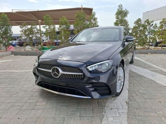 Подержанный Mercedes-Benz E-Class 220 d V (W213, S213, C238), 1.9 л, 2021 в Дубае от Barkat Alrahmen Motors Черный цвет. Корейская | AUTO.AE