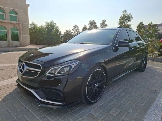 Подержанный Mercedes-Benz E-Class 220 d V (W213, S213, C238), 1.9 л, 2016 в Дубае от Barkat Alrahmen Motors Черный цвет. Корейская | AUTO.AE