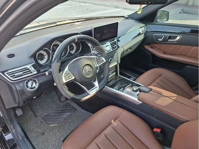 Подержанный Mercedes-Benz E-Class 220 d V (W213, S213, C238), 1.9 л, 2016 в Дубае от Barkat Alrahmen Motors Черный цвет. Корейская | AUTO.AE