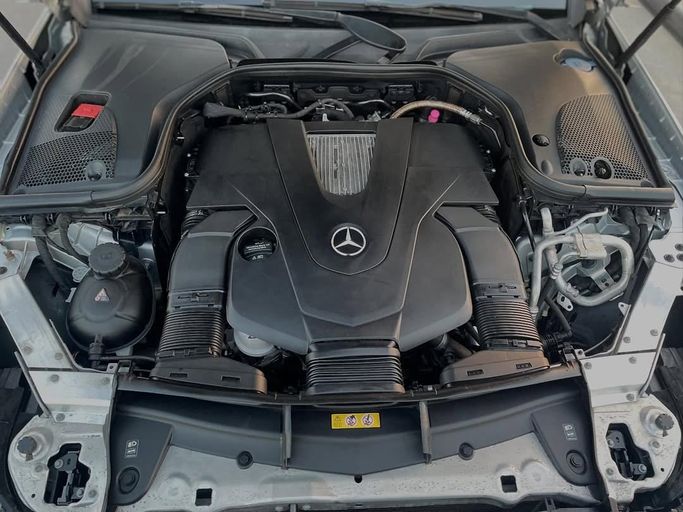 Used Mercedes-Benz E-Class 400 V (W213, S213, C238), 3.5 l, 2018 in Dubai by Japan Motors, Silver color. Japanese Specs | AUTO.AE