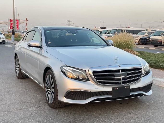 Used Mercedes-Benz E-Class 400 V (W213, S213, C238), 3.5 l, 2018 in Dubai by Japan Motors, Silver color. Japanese Specs | AUTO.AE