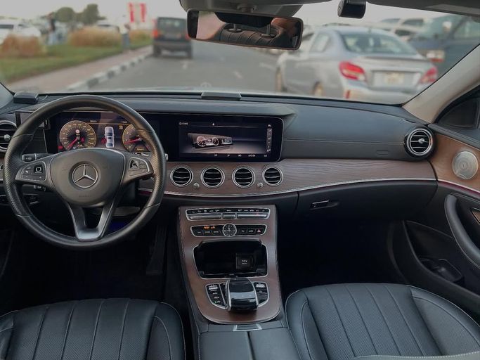 Used Mercedes-Benz E-Class 400 V (W213, S213, C238), 3.5 l, 2018 in Dubai by Japan Motors, Silver color. Japanese Specs | AUTO.AE