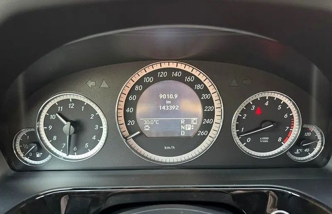 Подержанный Mercedes-Benz E-Class 550 IV (W212, S212, C207), 5.5 л, 2009 в Дубае от Best Car Черный цвет. Японская | AUTO.AE