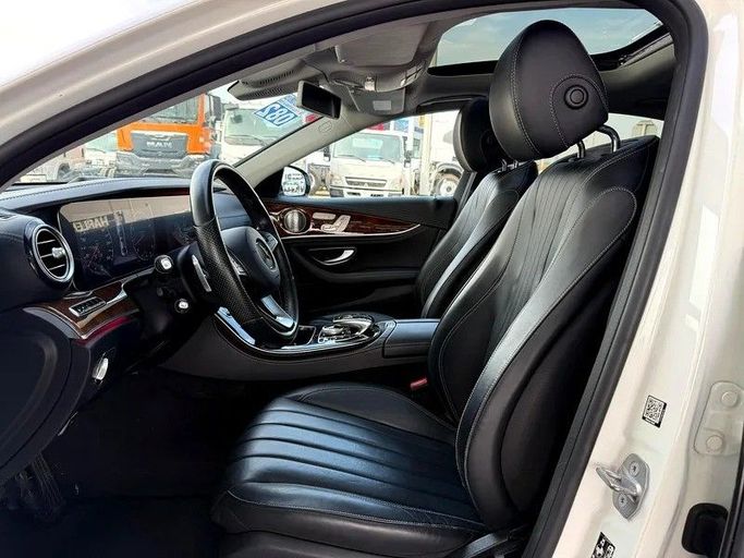 Подержанный Mercedes-Benz E-Class 400 V (W213, S213, C238), 3.0 л, 2018 в Дубае от Best Car Белый цвет. Японская | AUTO.AE