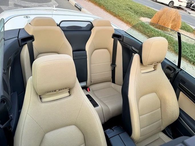 Подержанный Mercedes-Benz E-Class 350 IV (W212, S212, C207), 3.5 л, 2010 в Дубае от Lucky Star Motors Белый цвет. Японская | AUTO.AE