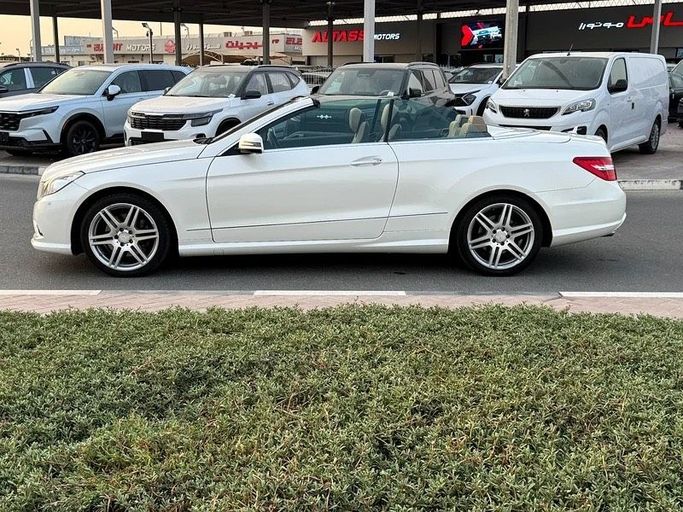 Подержанный Mercedes-Benz E-Class 350 IV (W212, S212, C207), 3.5 л, 2010 в Дубае от Lucky Star Motors Белый цвет. Японская | AUTO.AE