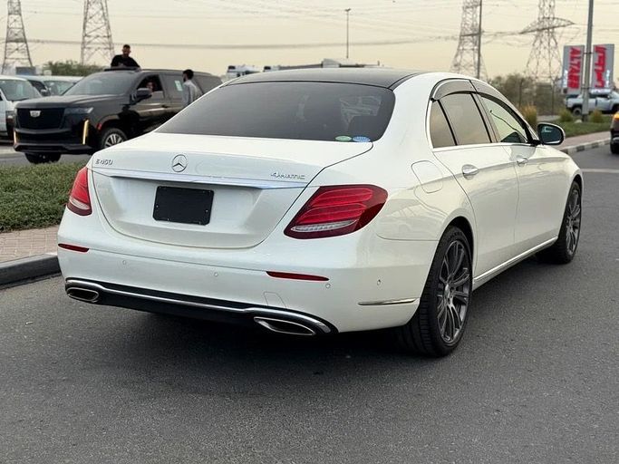 Подержанный Mercedes-Benz E-Class 450 V (W213, S213, C238), 3.0 л, 2019 в Дубае от Lucky Star Motors Белый цвет. Японская | AUTO.AE