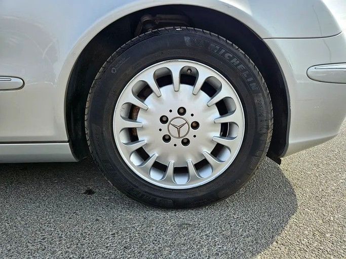 Подержанный Mercedes-Benz E-Class 240 III (W211, S211), 2.6 л, 2004 в Дубае от Irfan Motors Серебристый цвет. Японская | AUTO.AE