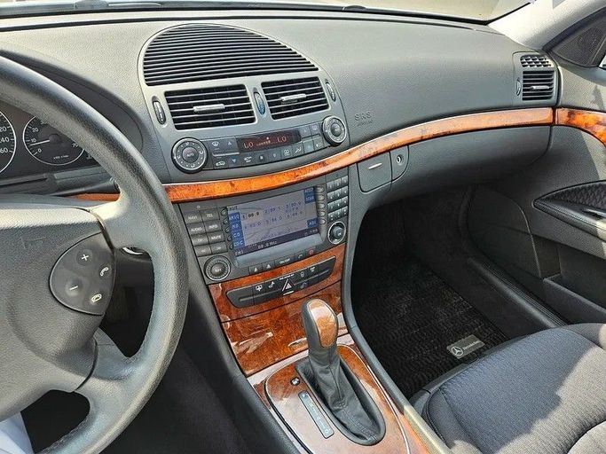 Подержанный Mercedes-Benz E-Class 240 III (W211, S211), 2.6 л, 2004 в Дубае от Irfan Motors Серебристый цвет. Японская | AUTO.AE