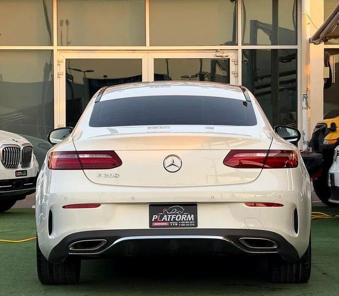 Подержанный Mercedes-Benz E-Class 200 V (W213, S213, C238), 2.0 л, 2019 в Дубае от Platform Used Cars Белый цвет. GCC | AUTO.AE