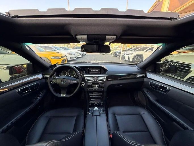 Подержанный Mercedes-Benz E-Class 550 IV (W212, S212, C207), 4.7 л, 2010 в Дубае от Al Qemah Used Cars Черный цвет. Японская | AUTO.AE