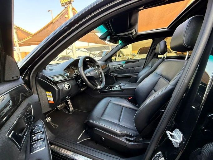 Подержанный Mercedes-Benz E-Class 550 IV (W212, S212, C207), 4.7 л, 2010 в Дубае от Al Qemah Used Cars Черный цвет. Японская | AUTO.AE