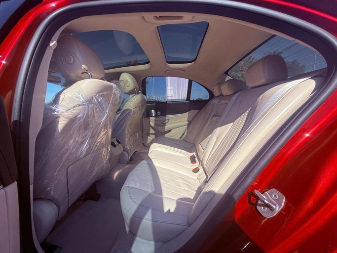 مستعملة Mercedes-Benz E-Class 200 V (W213، S213، C238), 2.0 l, 2017 في في دبي من Ideal Cars LLC، اللون أحمر. مواصفات الخليج | AUTO.AE