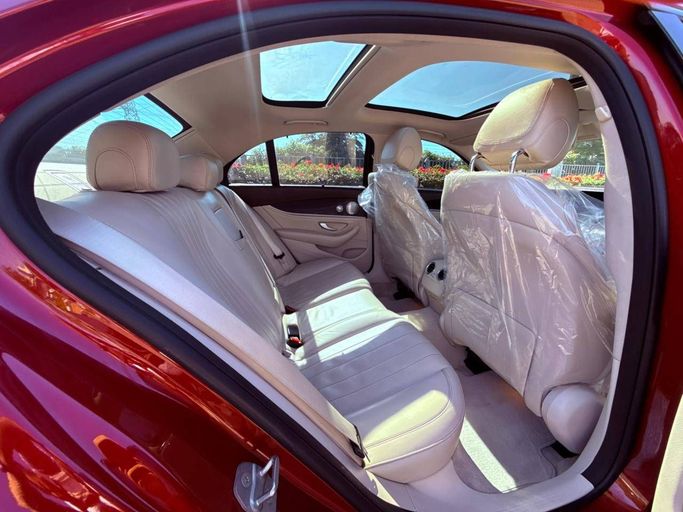 مستعملة Mercedes-Benz E-Class 200 V (W213، S213، C238), 2.0 l, 2017 في في دبي من Ideal Cars LLC، اللون أحمر. مواصفات الخليج | AUTO.AE