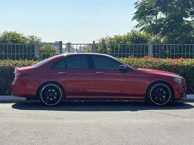 مستعملة Mercedes-Benz E-Class 200 V (W213، S213، C238), 2.0 l, 2017 في في دبي من Ideal Cars LLC، اللون أحمر. مواصفات الخليج | AUTO.AE