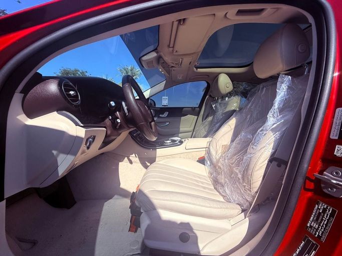 مستعملة Mercedes-Benz E-Class 200 V (W213، S213، C238), 2.0 l, 2017 في في دبي من Ideal Cars LLC، اللون أحمر. مواصفات الخليج | AUTO.AE