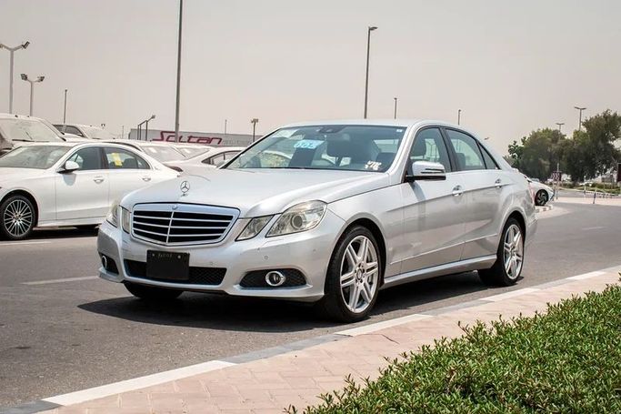 Подержанный Mercedes-Benz E-Class 350 IV (W212, S212, C207), 3.5 л, 2009 в Дубае от Tokuso Motors FZCO Серебристый цвет. Японская | AUTO.AE