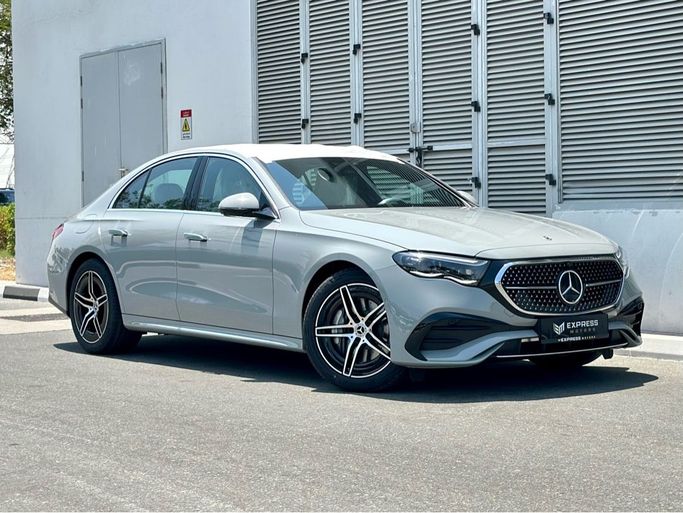 مستعملة Mercedes-Benz E-Class 300 السادس (W214، S214), 2.0 l, 2026 في في دبي من Express Motors، اللون لون آخر. المواصفات الكورية | AUTO.AE