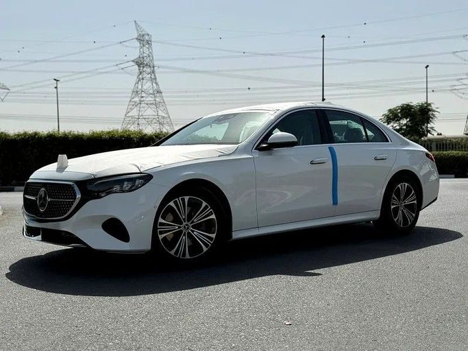 جديدة Mercedes-Benz E-Class 300 السادس (W214، S214), 2.0 l, 2025 في في دبي من Alpha Motors، اللون أبيض. المواصفات الكورية | AUTO.AE