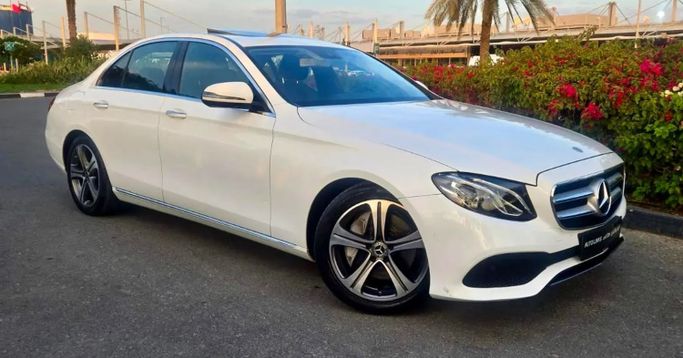 Подержанный Mercedes-Benz E-Class 300 V (W213, S213, C238), 2.0 л, 2019 в Дубае от Auto Links LLC Белый цвет. Японская | AUTO.AE