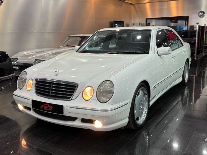 Подержанный Mercedes-Benz E-Class 430 II (W210, S210) Рестайлинг, 4.3 л, 2001 в Дубае от STAR COLLECTION LLC Белый цвет. Европейская | AUTO.AE