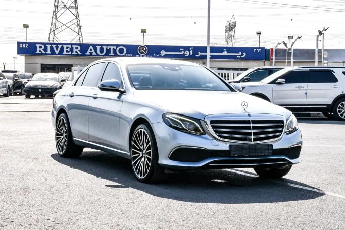 مستعملة Mercedes-Benz E-Class 400 V (W213، S213، C238), 3.0 l, 2018 في في دبي من RIVER AUTO FZCO، اللون فضي. المواصفات الكورية | AUTO.AE