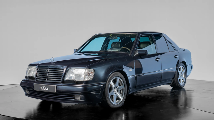 Подержанный Mercedes-Benz E-Class 500 I (W124), 5.0 л, 1995 в Дубае от KAM CAR VINTAGE Черный цвет.  | AUTO.AE