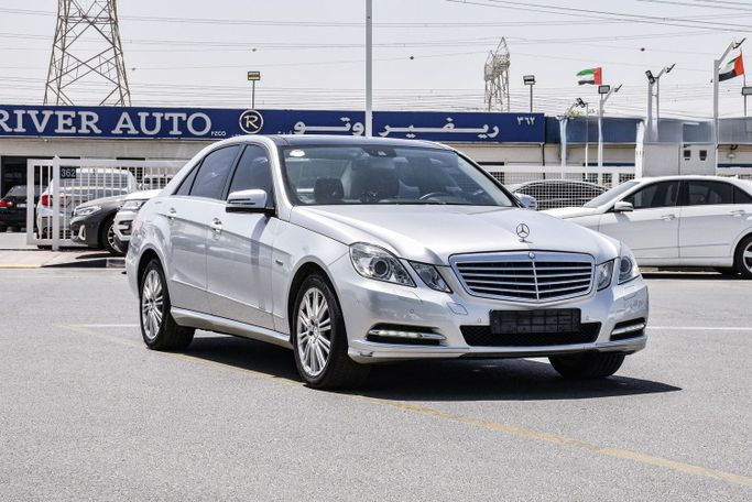 مستعملة Mercedes-Benz E-Class 300 IV (W212، S212، C207), 3.5 l, 2012 في في دبي من RIVER AUTO FZCO، اللون فضي. المواصفات الكورية | AUTO.AE | إعلان #251586