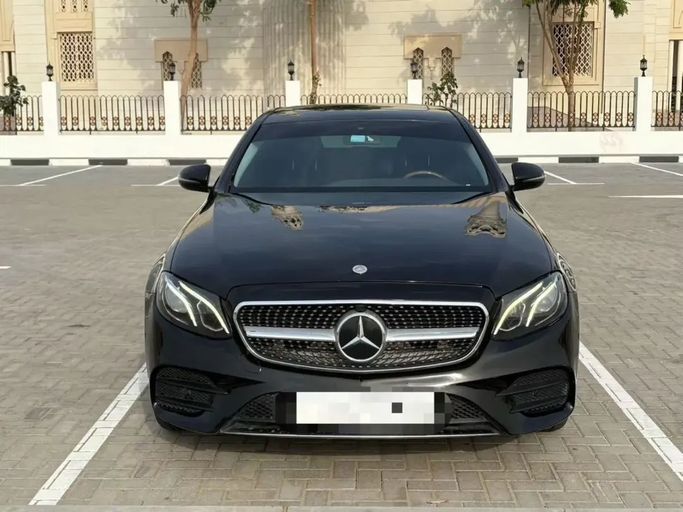 مستعملة Mercedes-Benz E-Class 200 V (W213، S213، C238), 2.0 l, 2017 في في دبي، اللون أسود. المواصفات الأمريكية | AUTO.AE | إعلان #261704